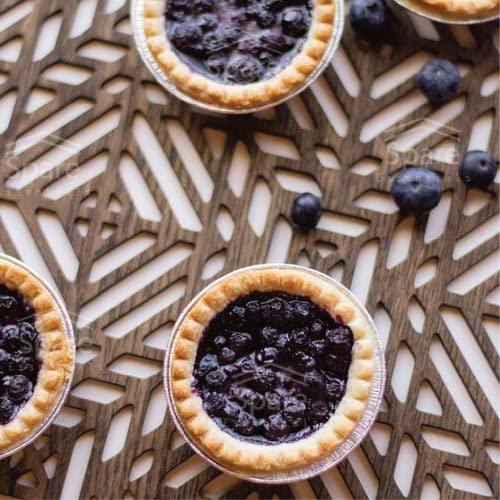 Spare Essentials 120-Pack 5 Inch Small Pie Pans, Disposable Mini Pie Tins, Aluminum Pie Pans for Baking, Storing and Reheating, Pot Pies, Tarts and Quiche