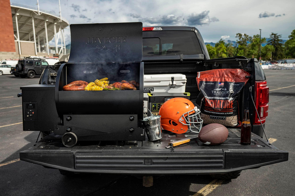 Traeger Grills Tailgater 20 Portable Wood Pellet Grill and Smoker, Black, 300 sq in
